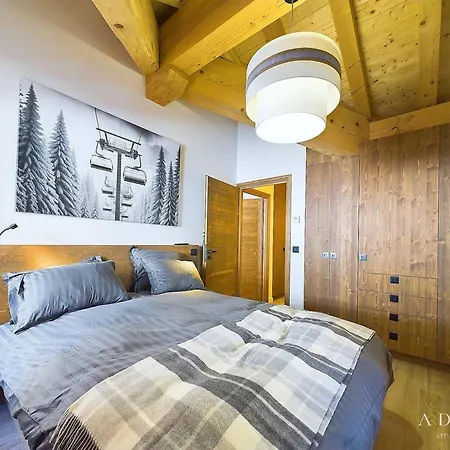 T4 Dernier Etage Avec Cheminee Et Parking Proche Pistes - Fr-1-398-678 * Montvalezan