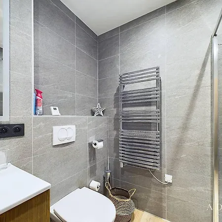 Apartment T4 Dernier Etage Avec Cheminee Et Parking Proche Pistes - Fr-1-398-678
